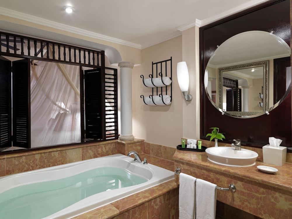 Royal Service At Paradisus Palma Real (adults Only)
